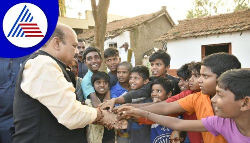 CM Basavaraj Bommai takes determinedness  class to students in Haveri gow