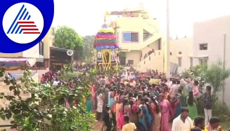 Davanagere karibasaveshwara swamy rathotsava from women  gow