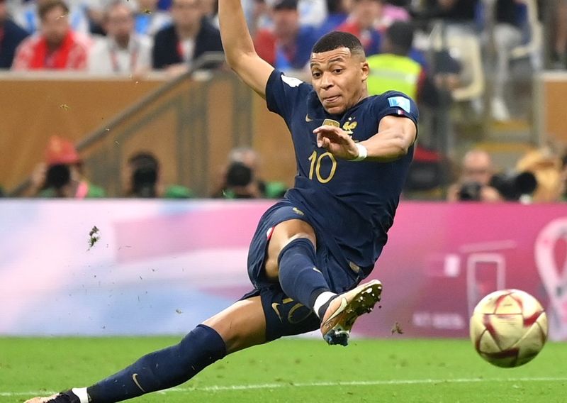 fifa world cup 2022 kylian mbappe 2 goals in 2 minutes turns the final match of argentina vs france