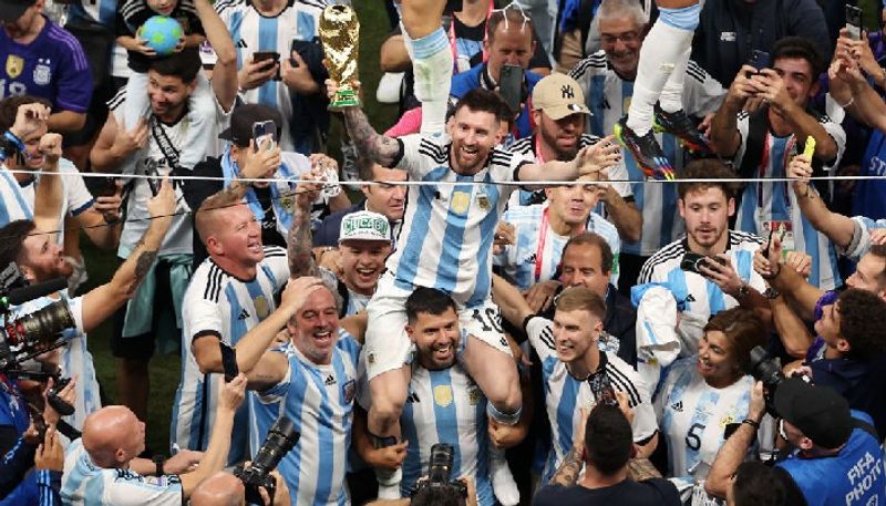 football 'Picture perfect': Aguero carrying Messi during Argentina's World Cup 2022 victory celebration wins hearts snt