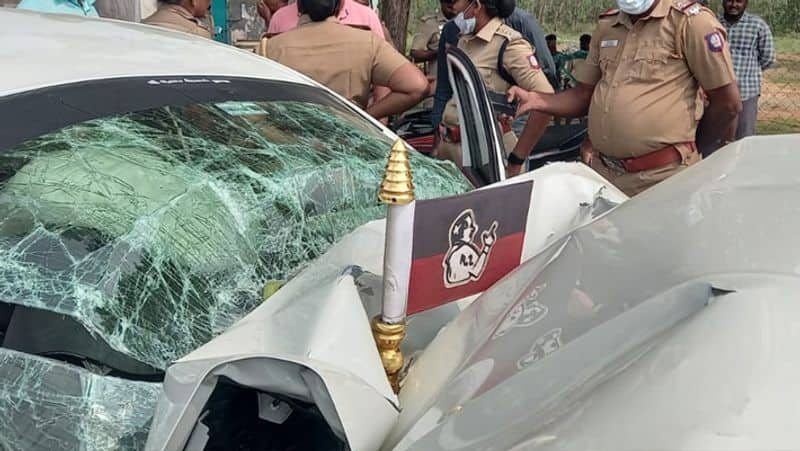 thanjavur Cars collided head-on.. Two DMK executives killed