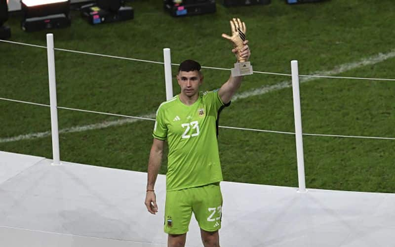 Emi Martinez makes obscene Golden Glove gesture as he guides Argentina to penalty shoot-out glory