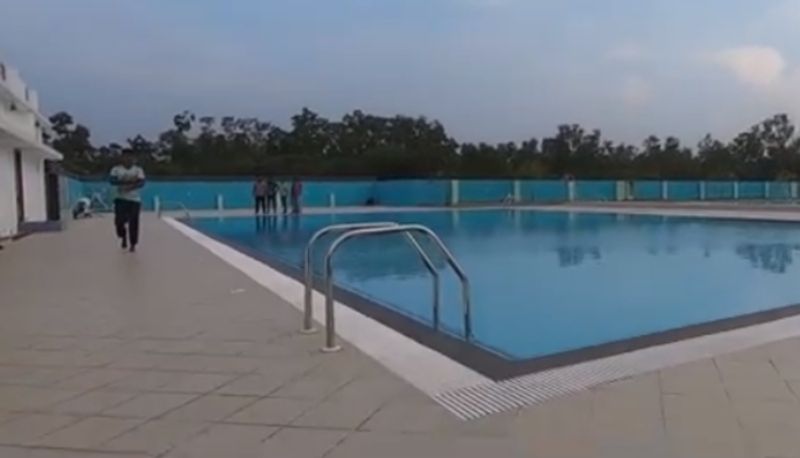 72 year old man dead after youth jumps on him in mumbai swimming Pool vkv