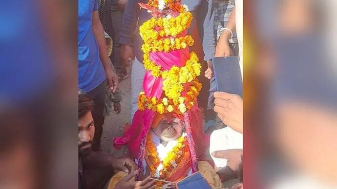 राजस्थान में दिखी पशु से प्रेम की अनोखी कहानीः बंदर की मौत के बाद इंसानों की तरह निकाली गई शव यात्रा