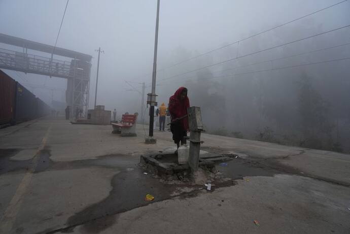 Weather report: हिमालय पर बर्फबारी का अलर्ट, कई राज्यों में दिखेगा इसका असर