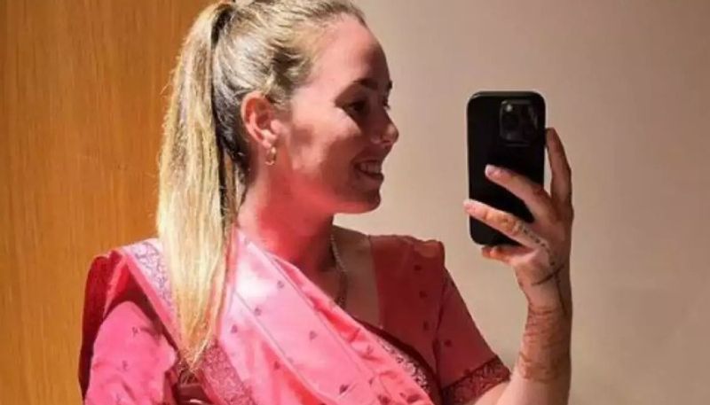 australian cricketer amanda wellington shares saree pic