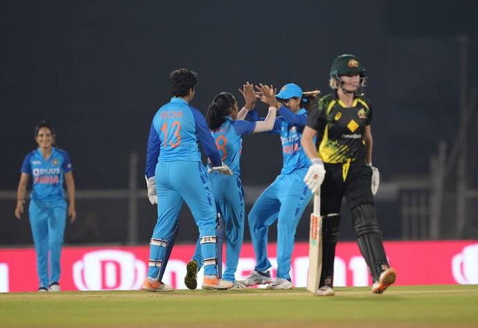 India-Australia Women's T20: छक्कों की हुई बारिश और टूटा बड़ा रिकॉर्ड, दो भारतीय गेंदबाजों ने लुटाए 342 रन  