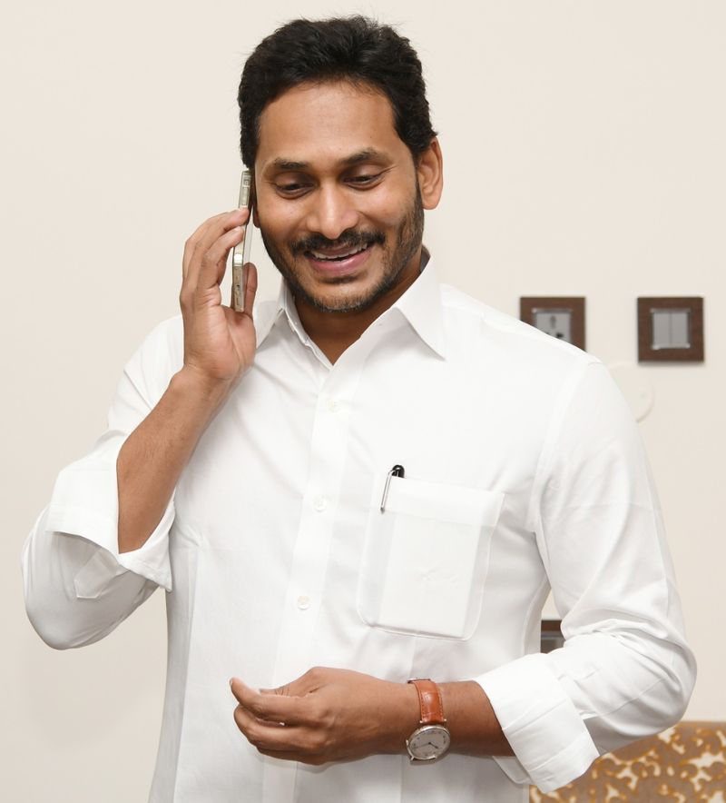 AP CM YS Jagan Flight pilot Found technical issue in Flight