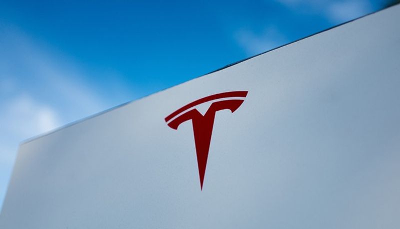 Tesla plans to layoff employees in early 2023, freezes hiring: Report - adt 