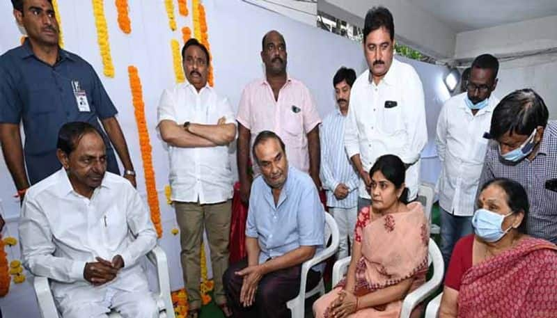 Telangana CM KCR  Pays  Tribute  To  Tollywood  Actor  Kaikala  Satyanarayana