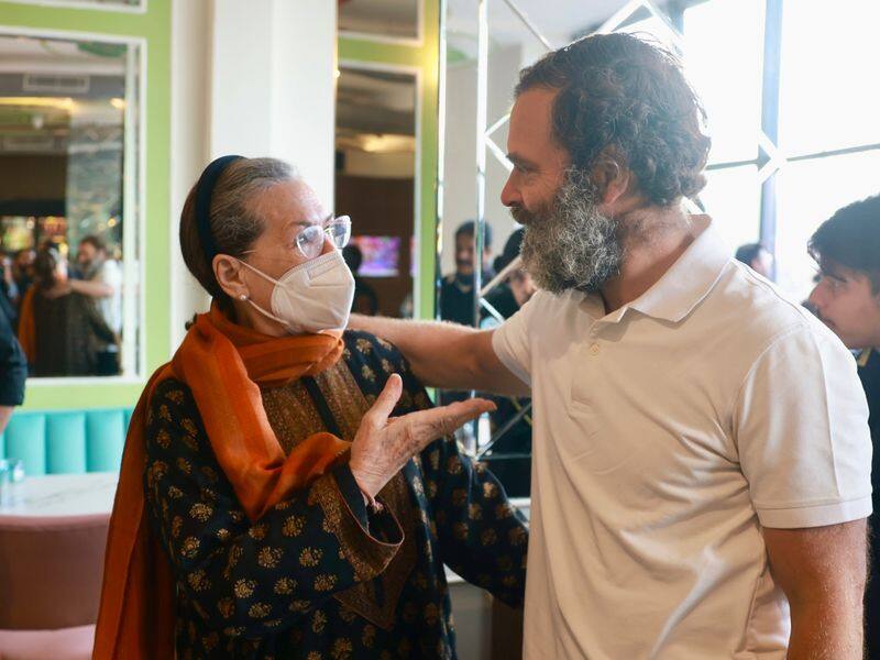 Sonia Gandhi and PriyankaGandhi  accompany Rahul Gandhi to Delhi for the Bharat Jodo Yatra.