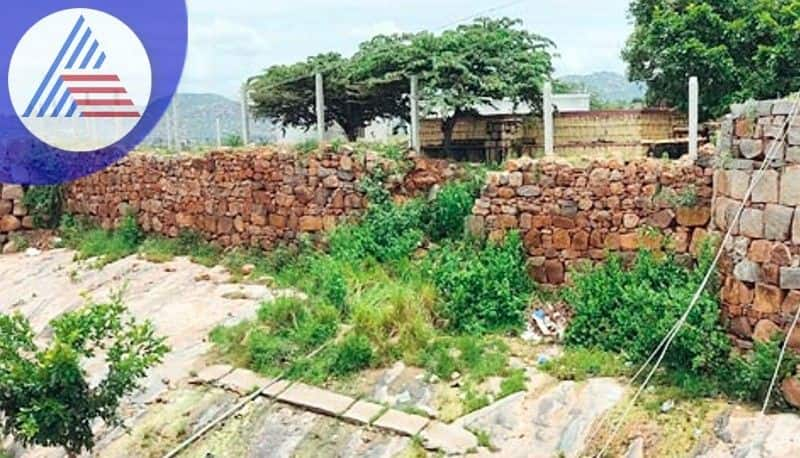 The village administration is not ready to preserve the historical fort ramanagar fort ballari rav