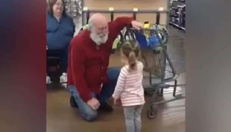 baby meets an old man and she mistaken that he is santa claus 