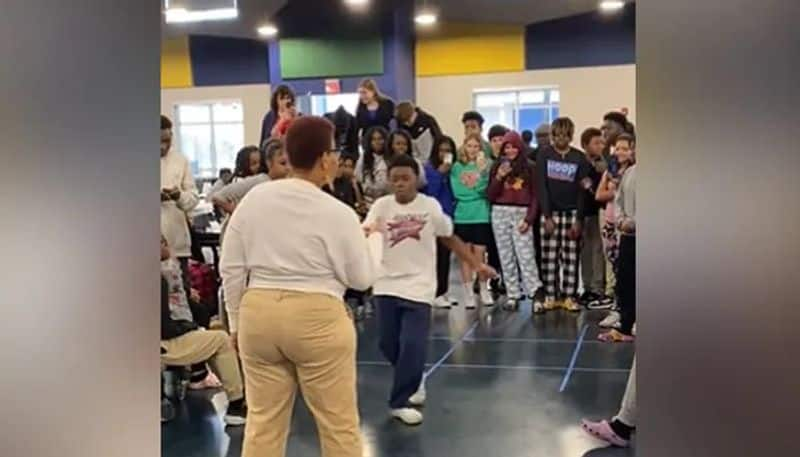 teacher dancing with students inside classroom the video goes viral 