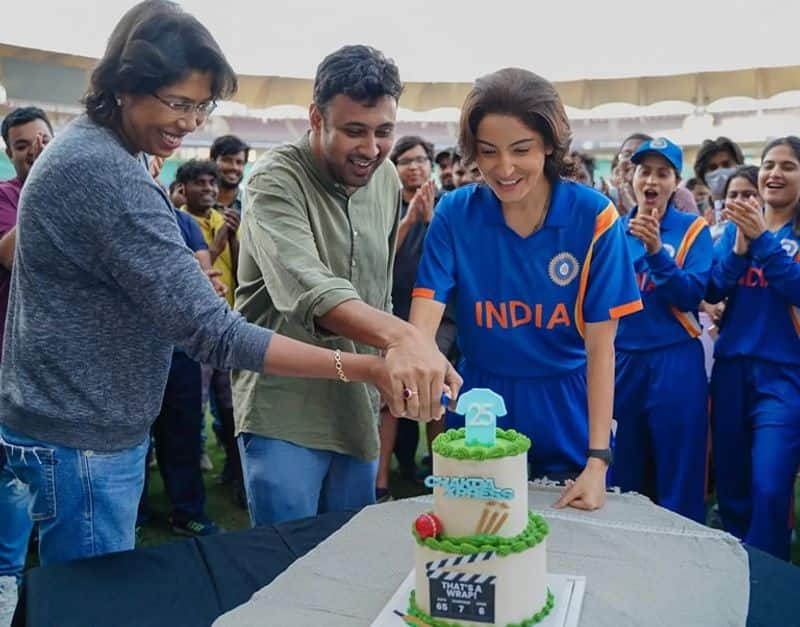 Here is how Anushka Sharma celebrated Chakda Xpress shooting wrap with Jhulan Goswami-ayh