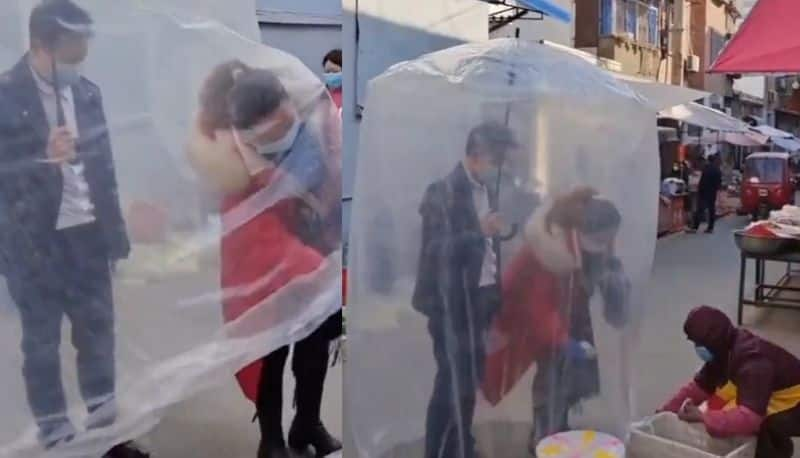 china couple came to buy vegetables with unique umbrella watch viral video akb