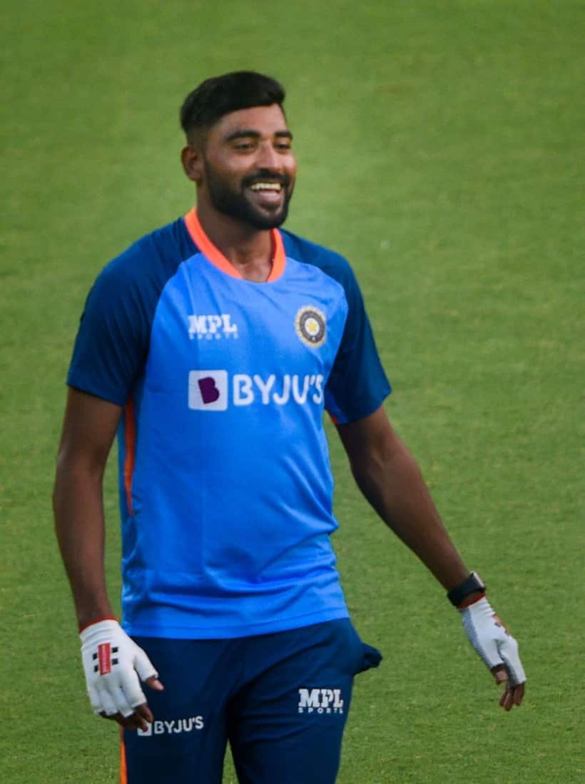 సిరాజ్ గురించి ఈ విషయాలు తెలుసా: బ్యాటర్ గా మొదలై.. తొలి సంపాదన రూ.500