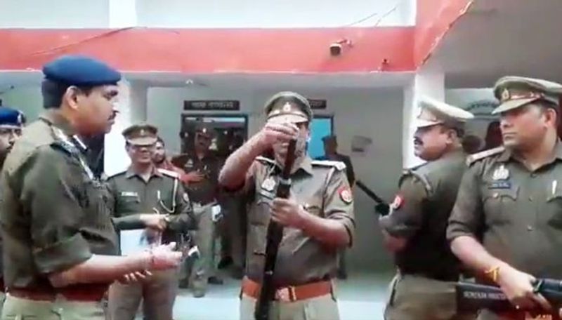 Viral Video: UP Police sub-inspector does not know how to load a gun; inserts bullet from the muzzle