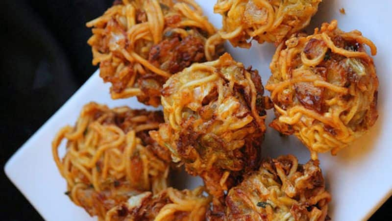 How to make Noodles Pakoda in Tamil 