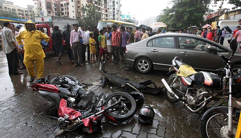 college student died in road accident in tiruppur district