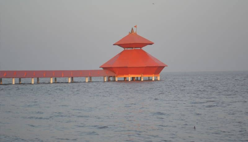 Twice a day, this temple of Lord Shiva automatically merges into the sea