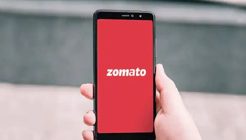 Zomato introduces new dress code for female delivery partners