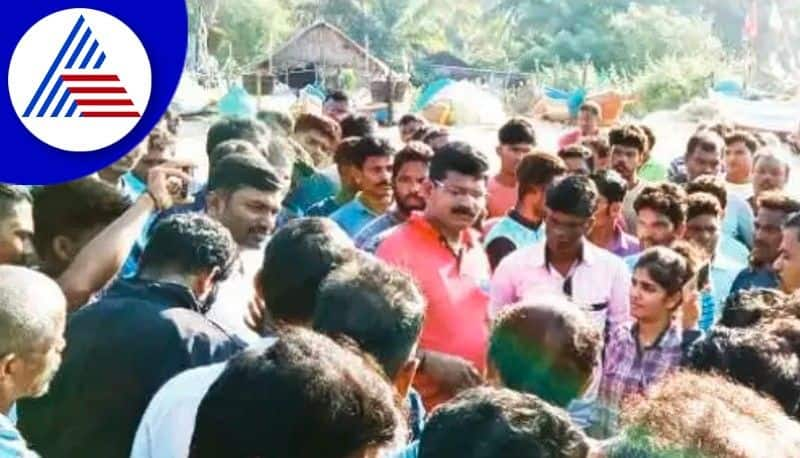 illegal fishing in ankola at uttarakannada protest against light fishing rav