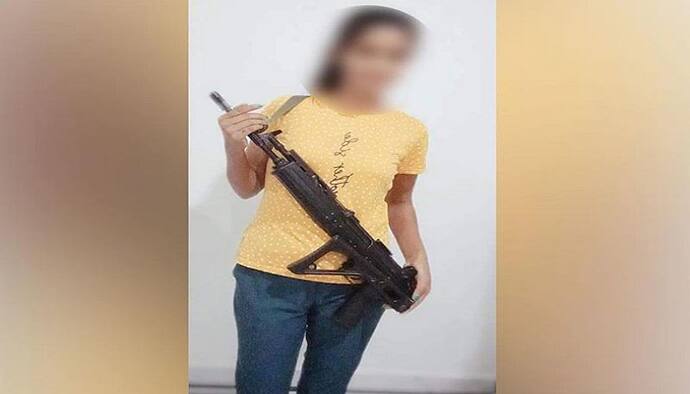 सिपाही चाचा के साथ मिलकर लोगों को ठग रही थी 'AK-47 भतीजी' रिसेप्शन से ही भाग खड़ा हुआ व्यापारी भी पहुंचा जेल 