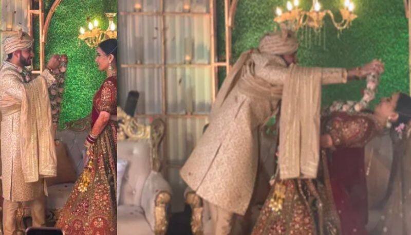 Brides Incredible Backbend During Varmala Ceremony viral 