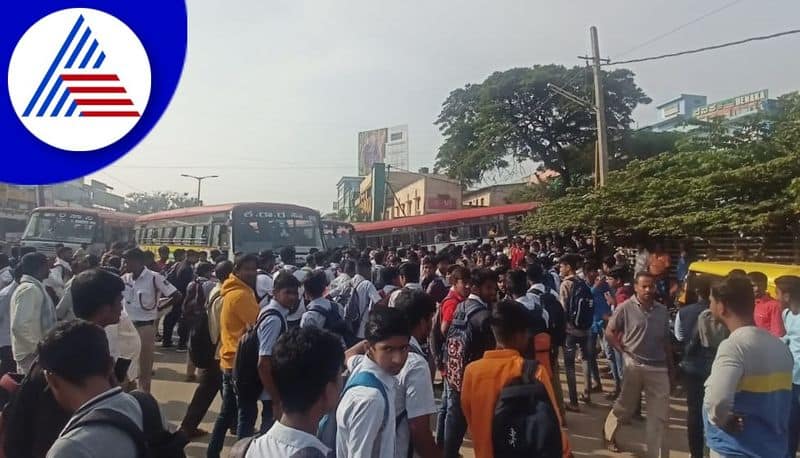 Students are struggling without a Bus At Bagalkote gvd