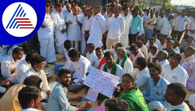 Raichur Farmers protest for demand Tungabhadra canal water by writing letter in blood  gow