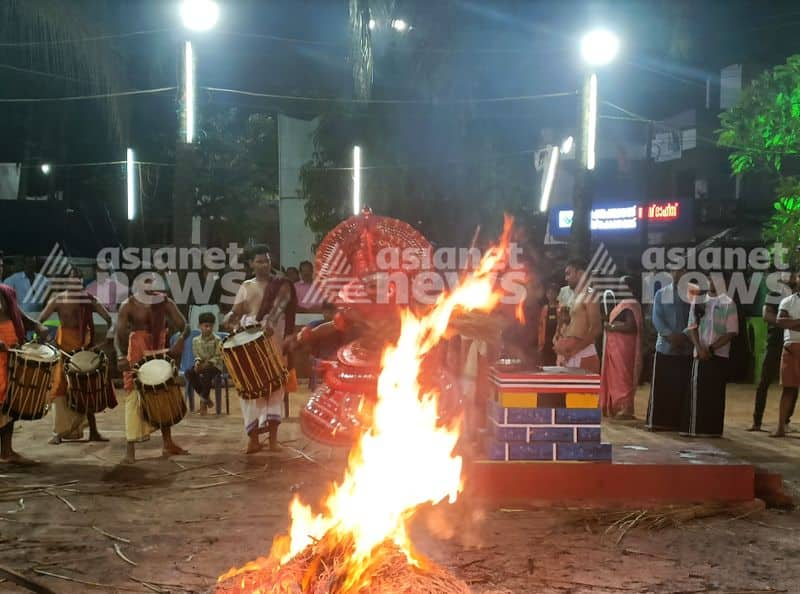 Interesting Story Of Kandanar Kelan Theyyam