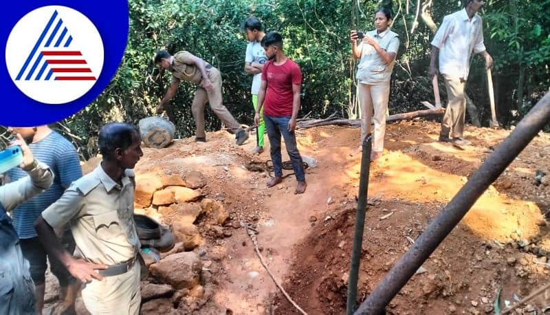 Four Arrested For Illegally Digging The Well In The Forest at Karwar gvd