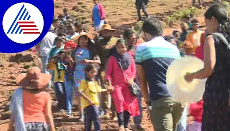 tourists gathered huge in chikkamagaluru tourist spots to celebrate new year 2023 gow