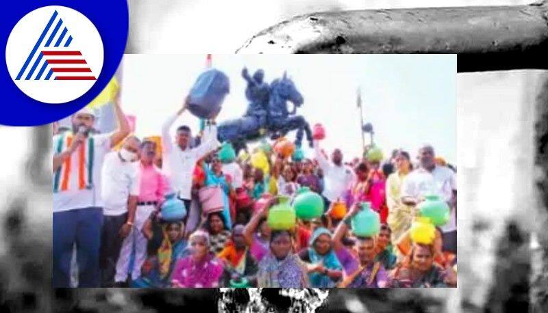 Giv drinking water The women proteste at hubballi rav