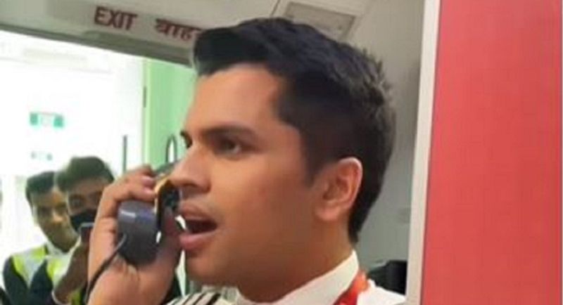 spice jet pilot welcomes passengers with his poem wins hearts video viral ash 