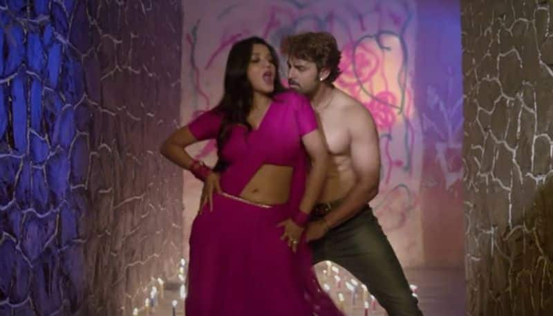 Bhojpuri SEXY video: Monalisa looks HOT and SEXY in pink saree, shows off her bold dance moves-WATCH NOW RBA