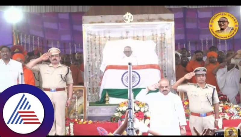 Siddeshwar Sri final darshan ends countdown to funeral sat