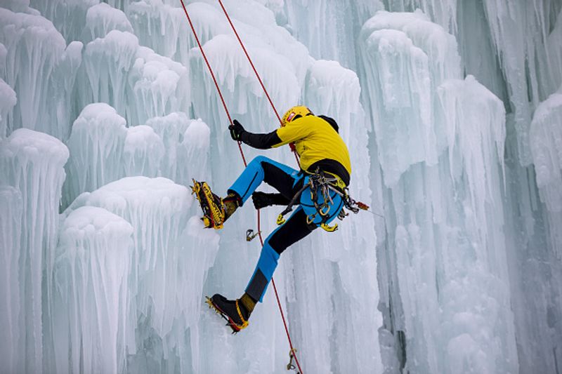 What happens to your body in Mount Everests Death Zone