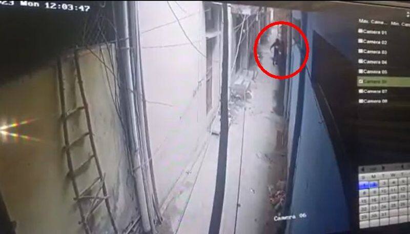 Shocking Delhi crime on CCTV: Girl stabbed six times for breaking friendship