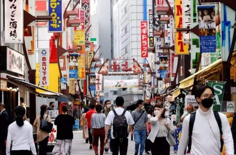 Japan is paying 10 lakhs yen to young parents who want to leave Tokyo: what is the reason?