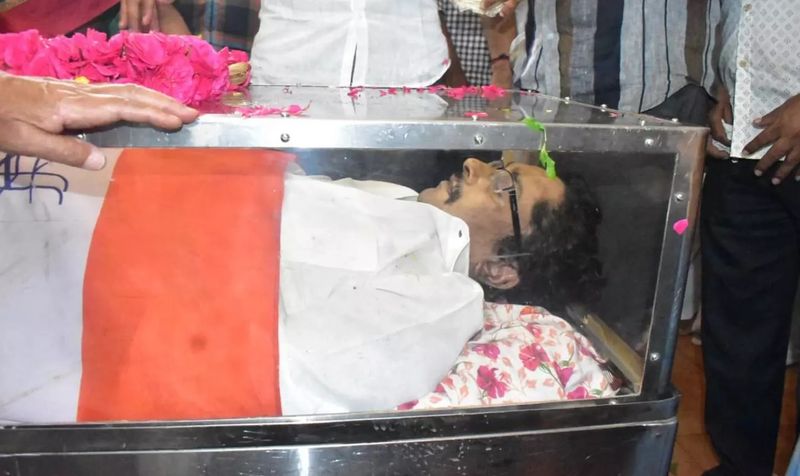 thirumagan evera body cremated in erode crematorium