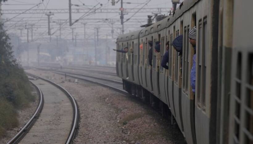 Temperature in Delhi dips to 3 degrees Celsius after 2 years; cold wave to persist today