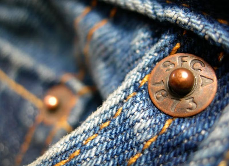 history of metal studs on the jeans pockets 