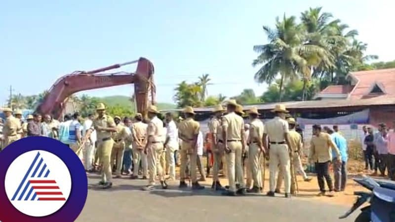 Bhatkal people Protest against IRB company about National Highway construction gow