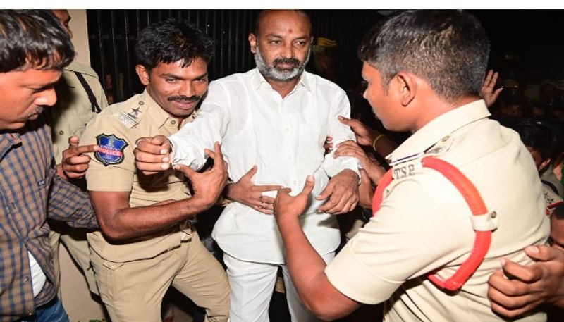 Hyderabad  Police  Arrested  Bandi  Sanjay  Arrested  at  Gun Park  