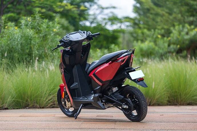 दिल लूट लेगा यह Electric Scooter, फुल चार्ज में 300KM दौड़ेगी, सिर्फ 1947 रुपए में ला सकेंगे घर