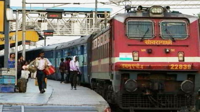 Railways plans a reserve compartment for senior citizens in Mumbai local apk