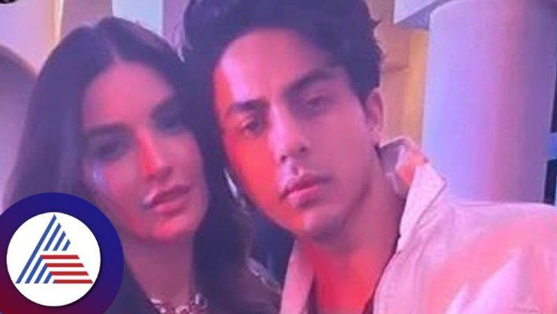 Shah Rukh Khan son Aryan Khan was spotted with a Pakistani actress suh