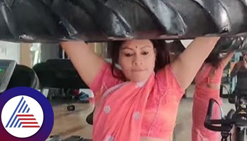 viral video of woman working out at gym in saree leaves internet divided ash